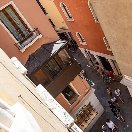 Venezia-San Marco View On Luxury Shopping Street Apartment Exterior photo