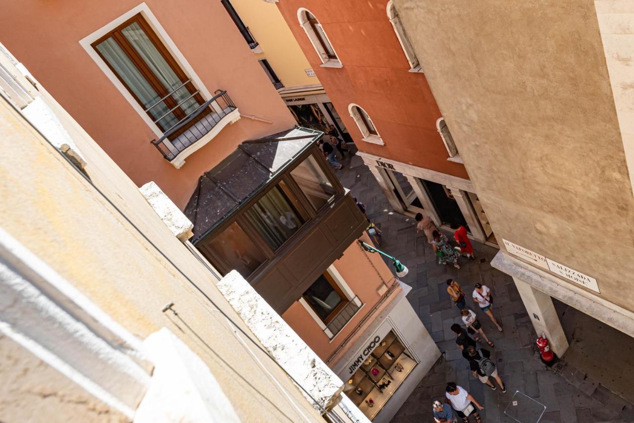 Venezia-San Marco View On Luxury Shopping Street Apartment Exterior photo